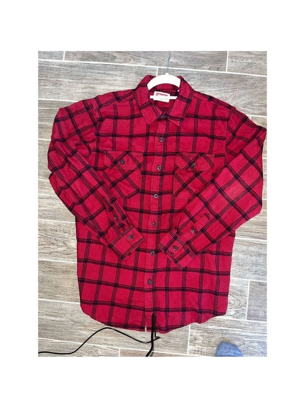 Red Plaid! Wrangler red plaid shirt sz med long sleeve